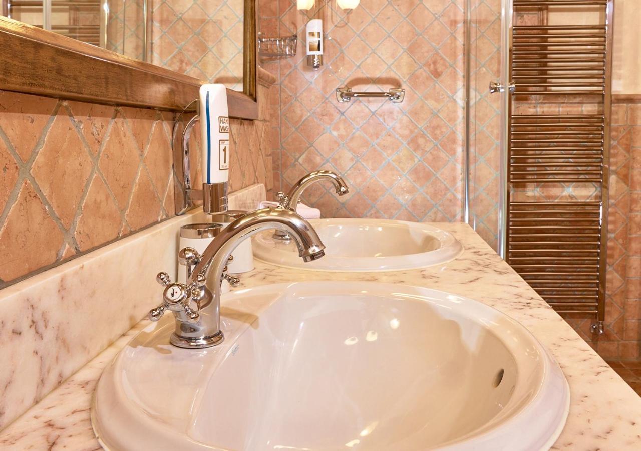 Historik Hotel Gotisches Haus Garni Ротенбург-на-Таубере Экстерьер фото